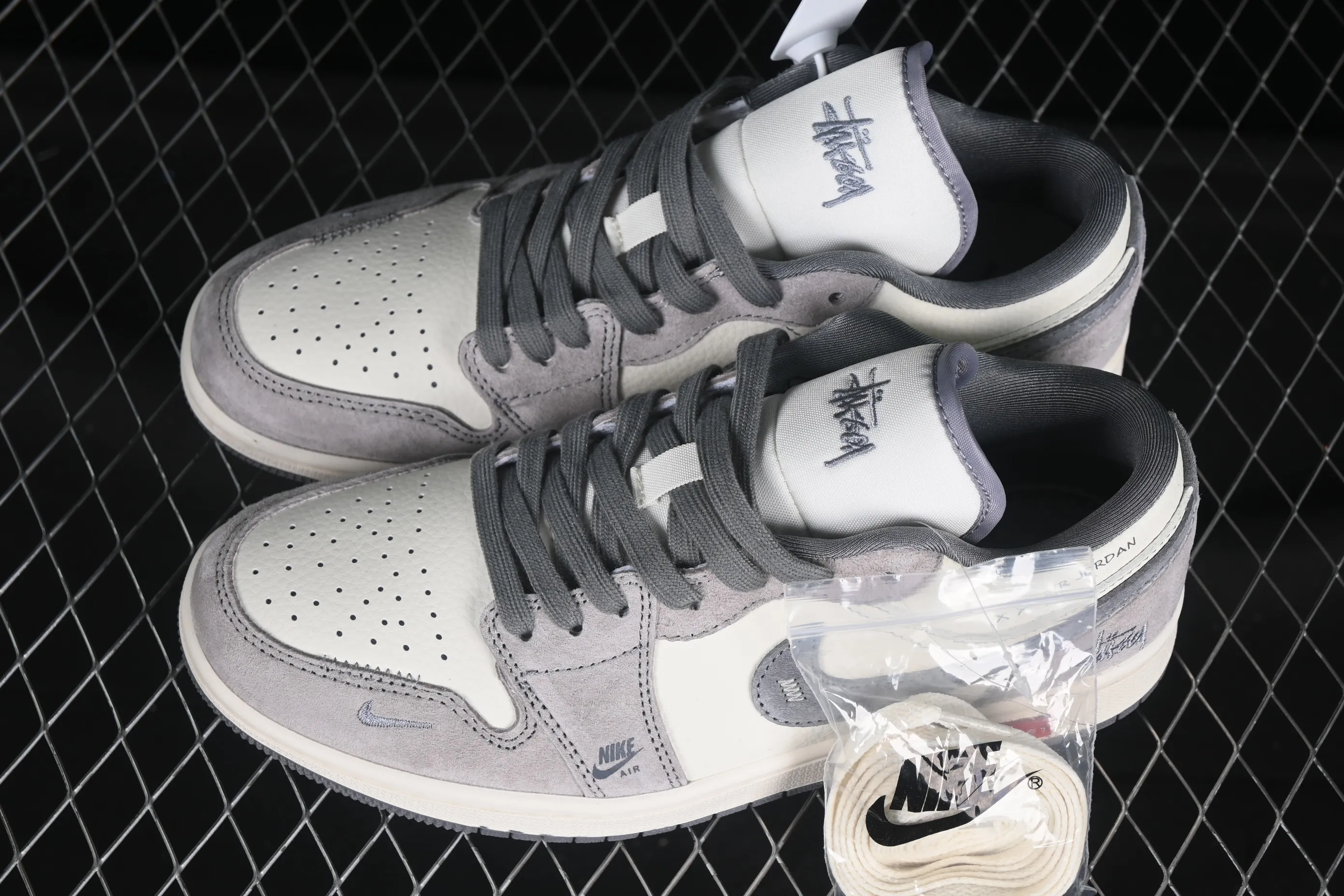 All categories Air Jordan Jordan series basketball shoes Air Jordan 1 Low High-end customized low-top sneakers Air Jordan 1 Low AJ1 Joe 1 Stussy co-branded beige metal label High-end customized low-top retro basketball shoes SJ9950-053